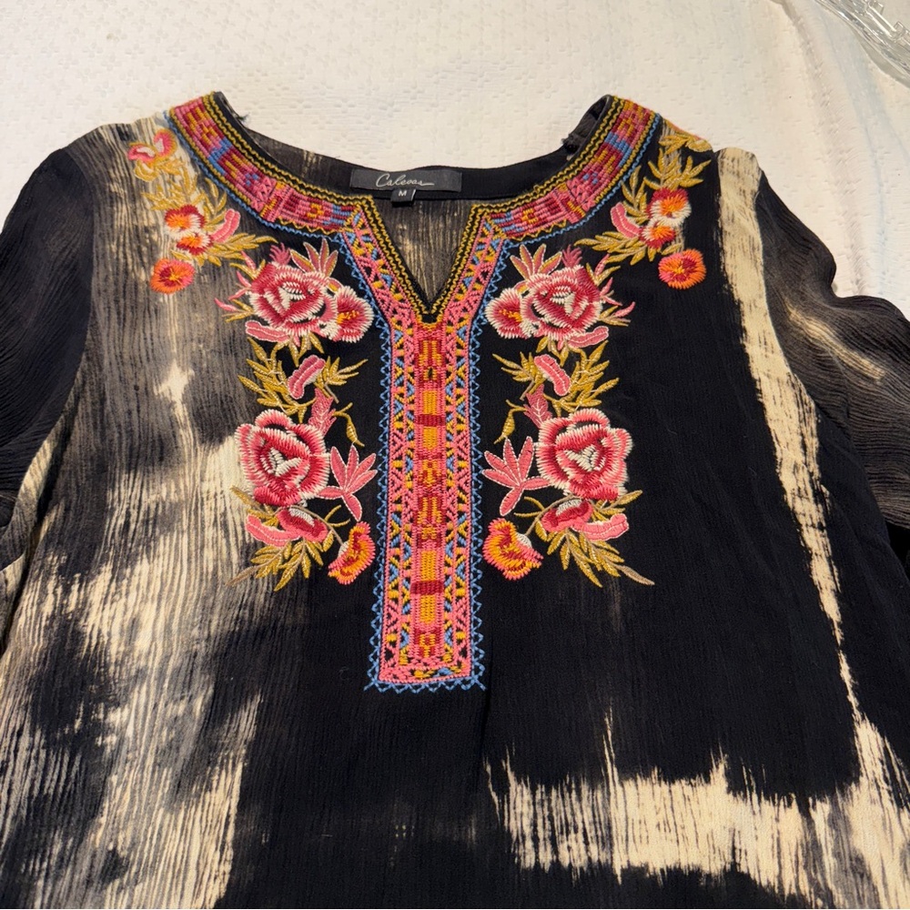 Calessa embroidered boho top Embroidered Burnout Print Tunic Medium - Picture 4 of 9